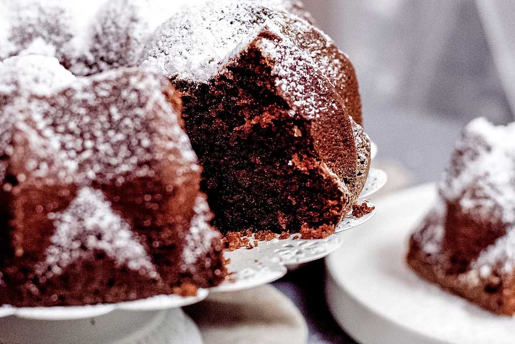 Saftig und flaumig ist der Instant-Kakao-Kuchen ideal für jeden Anlass - einfache Becherkuchen Masse