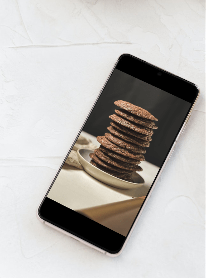 Half-baked cookies in einem Handy Bild abgebildet